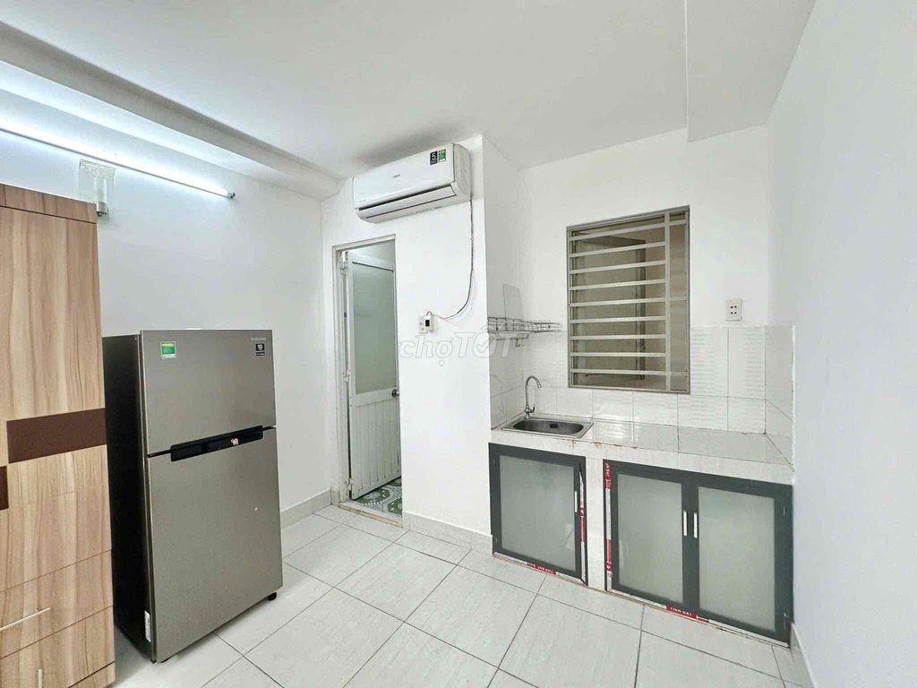 PHÒNG STUDIO FULL NỘI THẤT GIÁ 3tr9 có thể ở liền cửa sổ trời