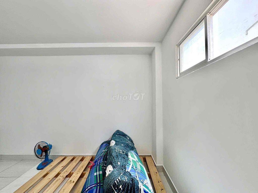 PHÒNG STUDIO FULL NỘI THẤT GIÁ 3tr9 có thể ở liền cửa sổ trời