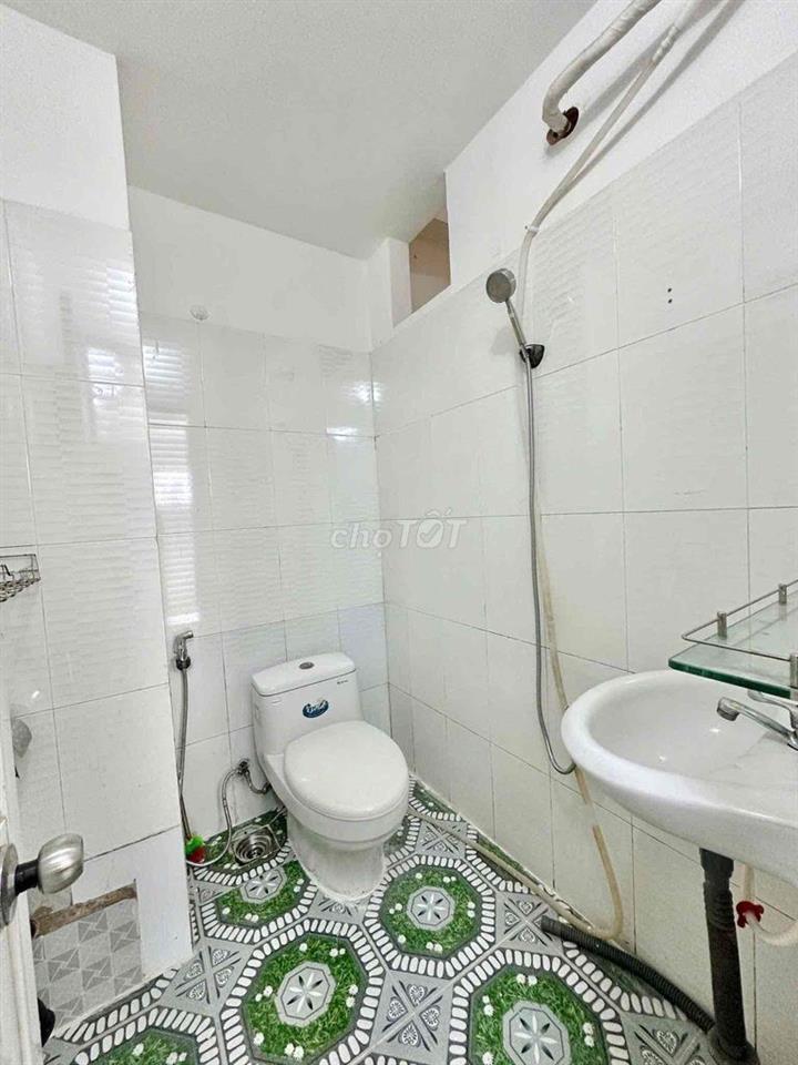 PHÒNG STUDIO FULL NỘI THẤT GIÁ 3tr9 có thể ở liền cửa sổ trời