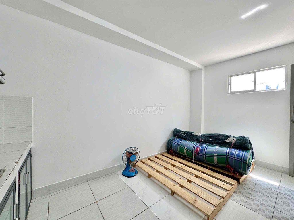 PHÒNG STUDIO FULL NỘI THẤT GIÁ 3tr9 có thể ở liền cửa sổ trời
