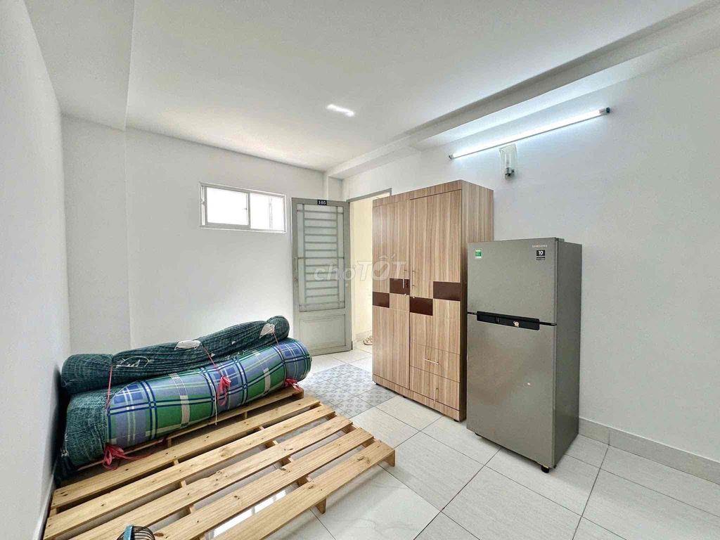 PHÒNG STUDIO FULL NỘI THẤT GIÁ 3tr9 có thể ở liền cửa sổ trời
