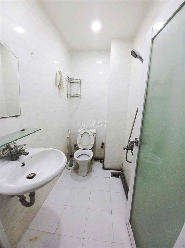 4tr2 đầy đủ nội thất gần cầu nguyễn văn cừ. có thể nuôi pet
