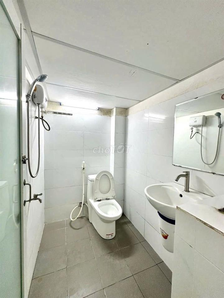 phòng gác qua trường UFM 2p đi xe gần chợ, ở được 3 người 3 xe