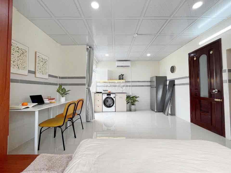 CĂN HỘ DỊCH VỤ BAN CÔNG FULL NỘI THẤT - TIỆN DI CHUYỂN :   VAA ,  UFM