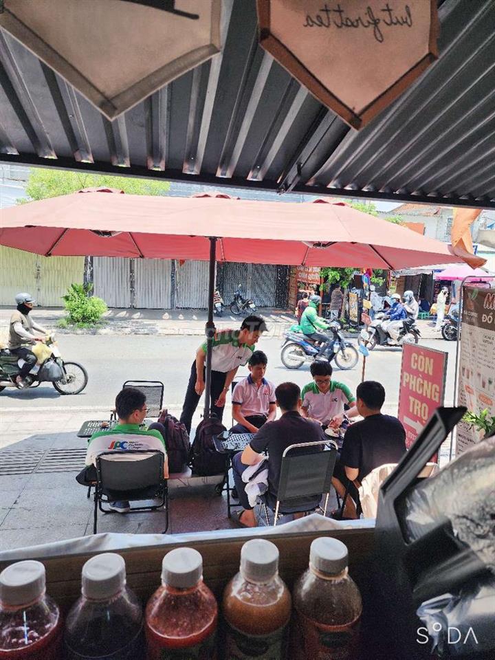 share vỉa hè bán đồ ăn nhẹ