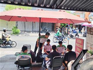 share vỉa hè bán đồ ăn nhẹ