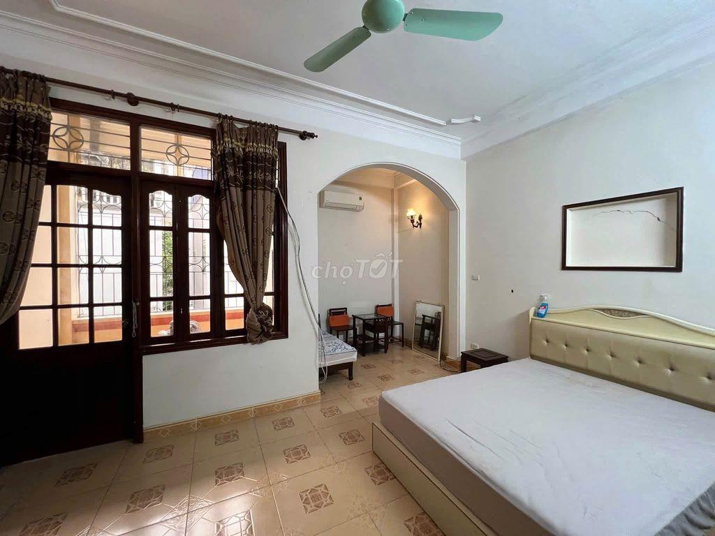 Cho thuê phòng trong nhà nguyên căn tại Hoàng quốc việt