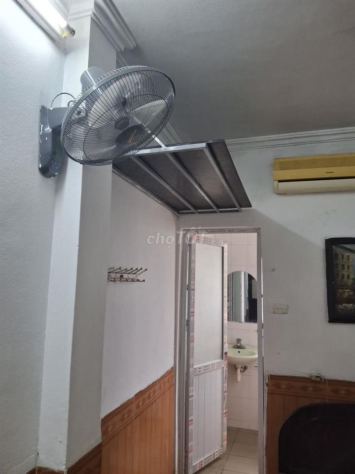 Cho thuê phòng. Ưu tiên Nam. Có tủ, giường, điều hòa, nóng lạnh. Vskk.