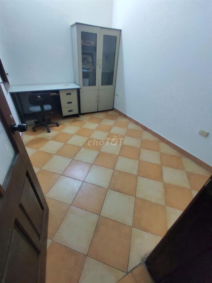 nhà nguyên căn, 3 tầng 4 PN 3 WC gần ngã tư Ô Chợ Dừa cạnh bến xe buýt