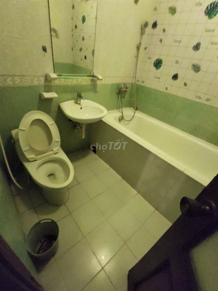 nhà nguyên căn, 3 tầng 4 PN 3 WC gần ngã tư Ô Chợ Dừa cạnh bến xe buýt