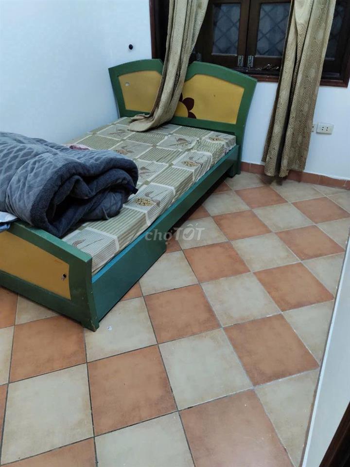 nhà nguyên căn, 3 tầng 4 PN 3 WC gần ngã tư Ô Chợ Dừa cạnh bến xe buýt