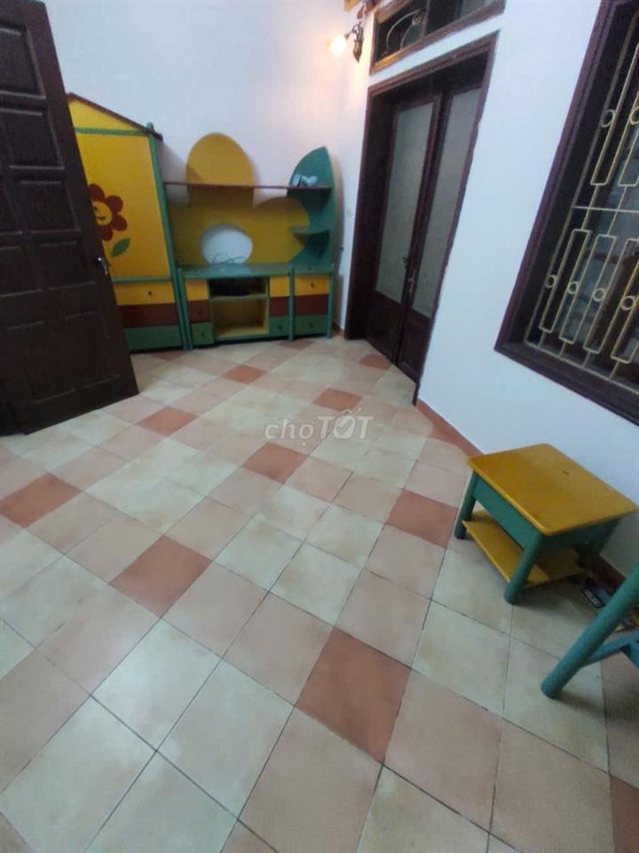 nhà nguyên căn, 3 tầng 4 PN 3 WC gần ngã tư Ô Chợ Dừa cạnh bến xe buýt