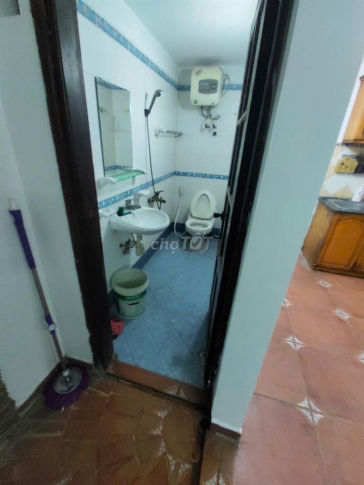 nhà nguyên căn, 3 tầng 4 PN 3 WC gần ngã tư Ô Chợ Dừa cạnh bến xe buýt