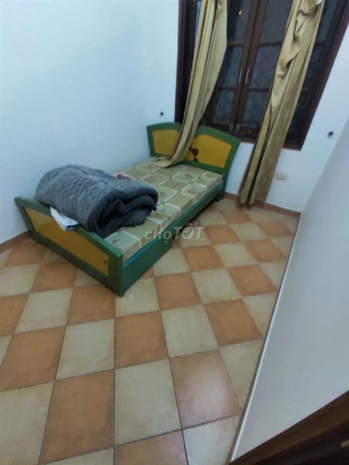 nhà nguyên căn, 3 tầng 4 PN 3 WC gần ngã tư Ô Chợ Dừa cạnh bến xe buýt