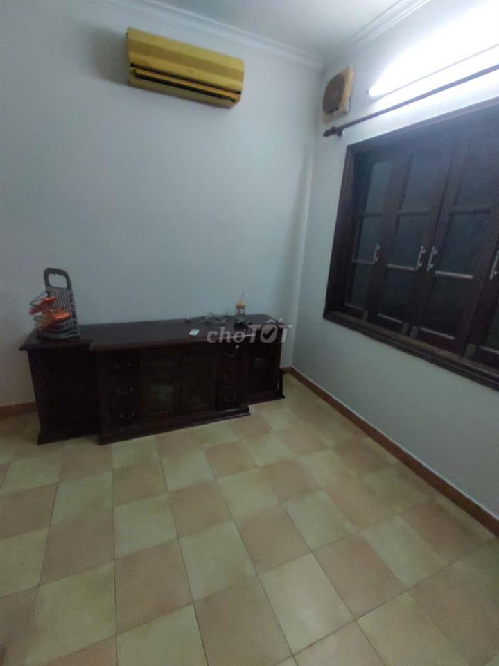 nhà nguyên căn, 3 tầng 4 PN 3 WC gần ngã tư Ô Chợ Dừa cạnh bến xe buýt