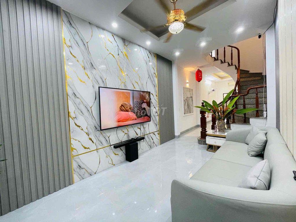 Chính chủ tôi cần bán nhà Ngõ quỳnh (thoáng 2 mặt trước sau,ngõ rộng)