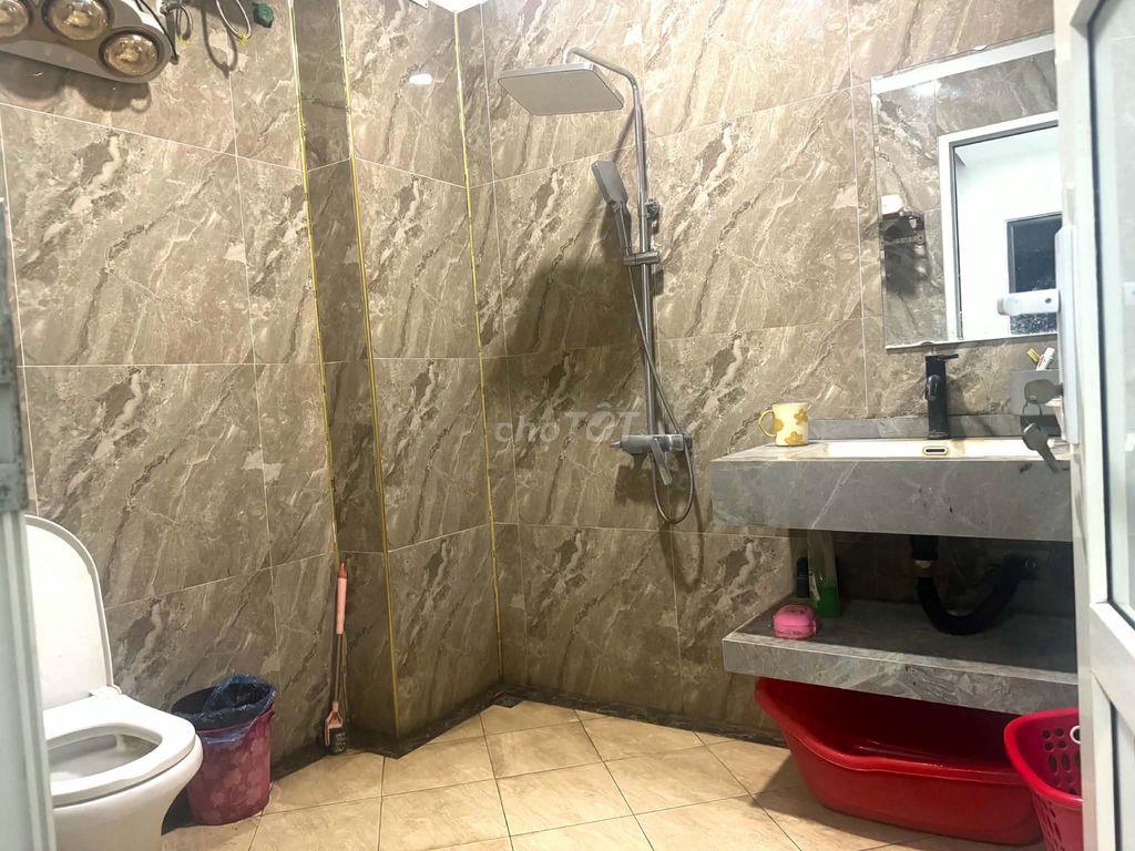 Cần bán nhà tam trinh, vị trí đắc địa đi ra đường lớn tam trinh