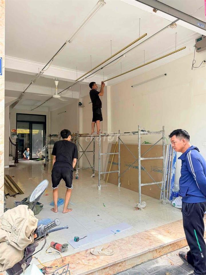 E có mặt bằng 2 mặt tiền lô góc đẹp nhất tại Khương Đình cần nhượng lạ