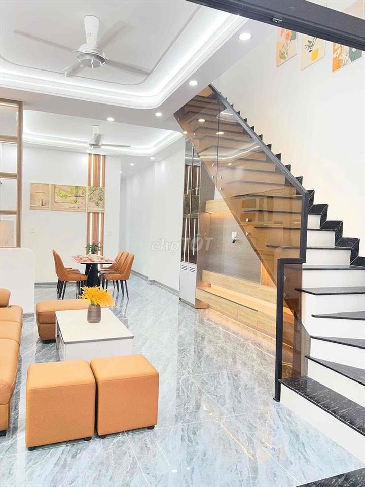 Nhà 1 trệt 1 lầu Cách ĐT 743 Nguyễn Văn Luông 200m đường ô tô7m