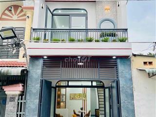 Nhà 1 trệt 1 lầu Cách ĐT 743 Nguyễn Văn Luông 200m đường ô tô7m