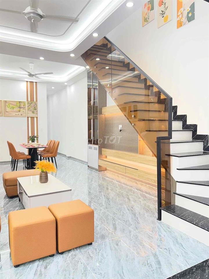 Nhà 1 trệt 1 lầu Cách ĐT 743 Nguyễn Văn Luông 200m đường ô tô7m