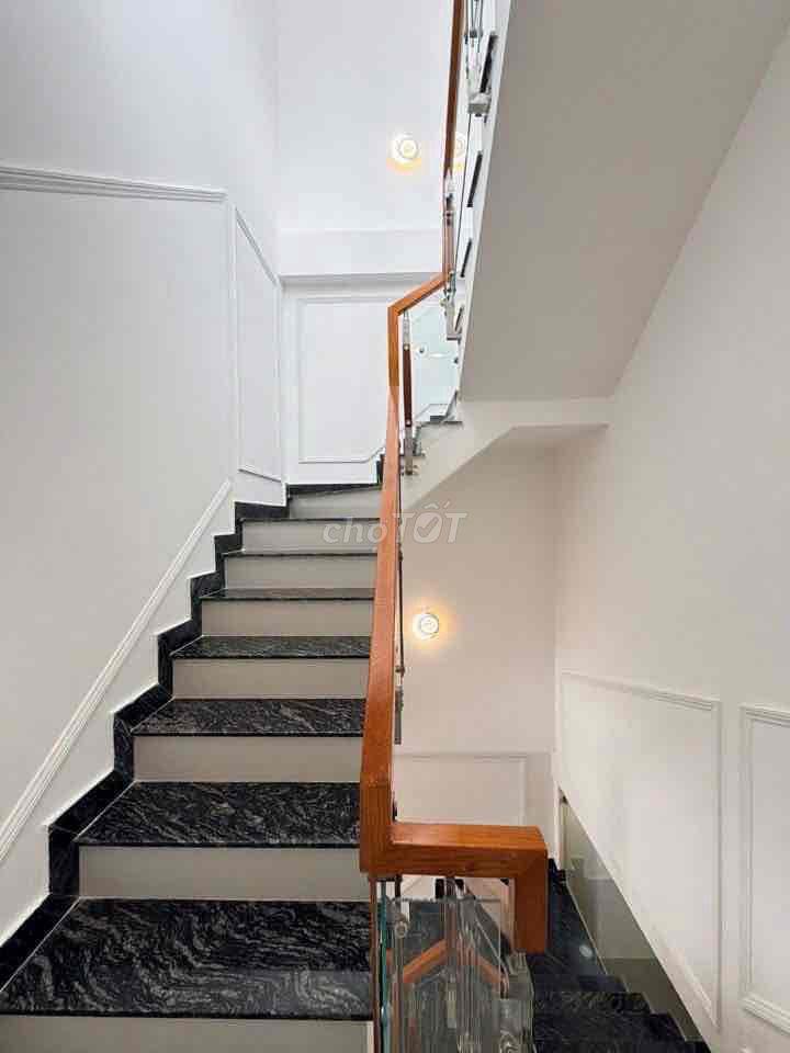 Nhà Đẹp Trong KDC Đồng Bộ Gần Ngã 4 Miếu Ông Cù