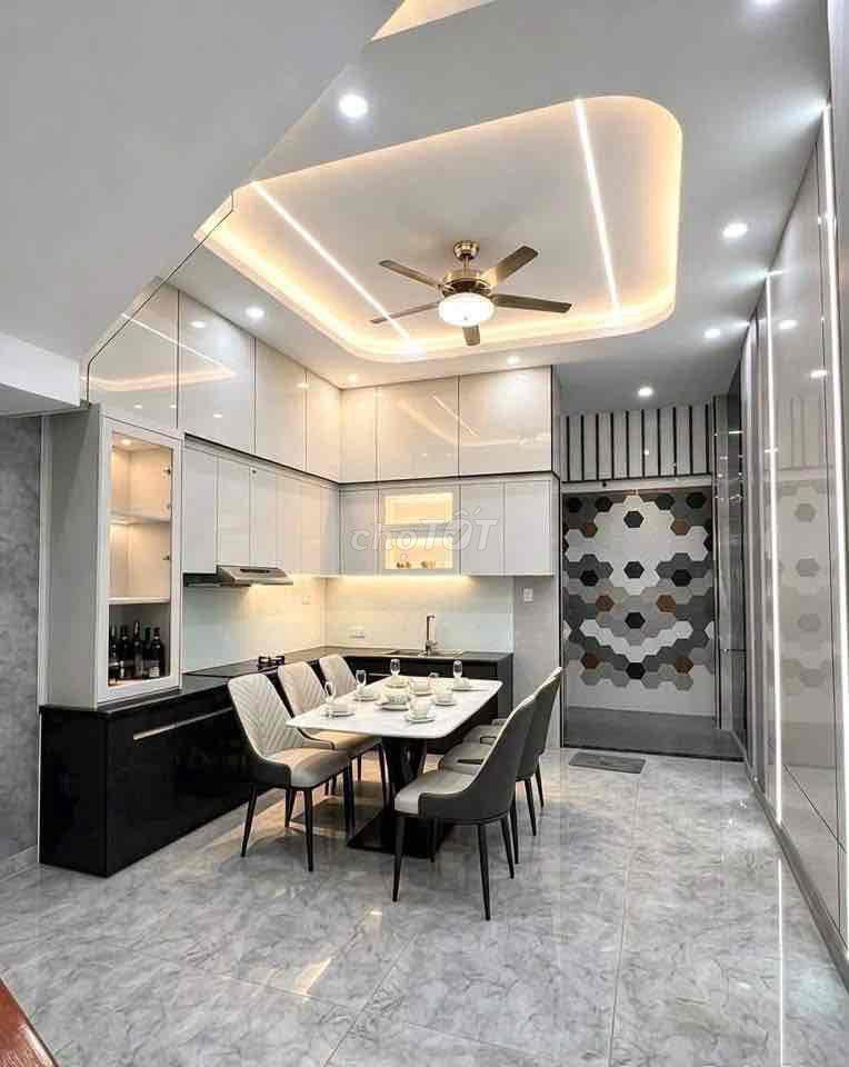 Nhà 1 trệt 2 lầu + sân thượng  Hoàn công _ KDC Đồng bộ  Tặng nội thất