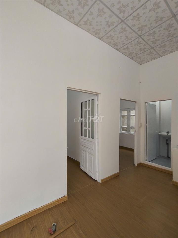 Chính chủ cần bán 208m2 đất có sẵn 2 căn nhà ở cổng KCN Mỹ Phước 3 