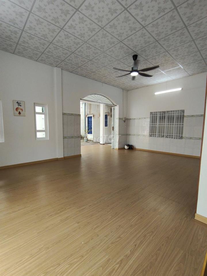 Chính chủ cần bán 208m2 đất có sẵn 2 căn nhà ở cổng KCN Mỹ Phước 3 