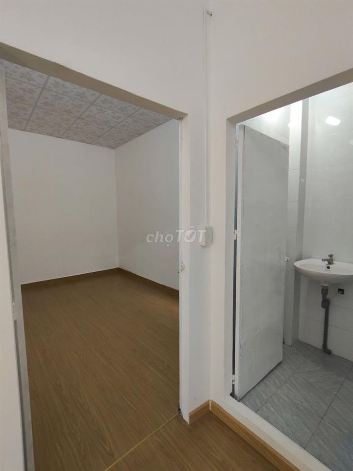 Chính chủ cần bán 208m2 đất có sẵn 2 căn nhà ở cổng KCN Mỹ Phước 3 