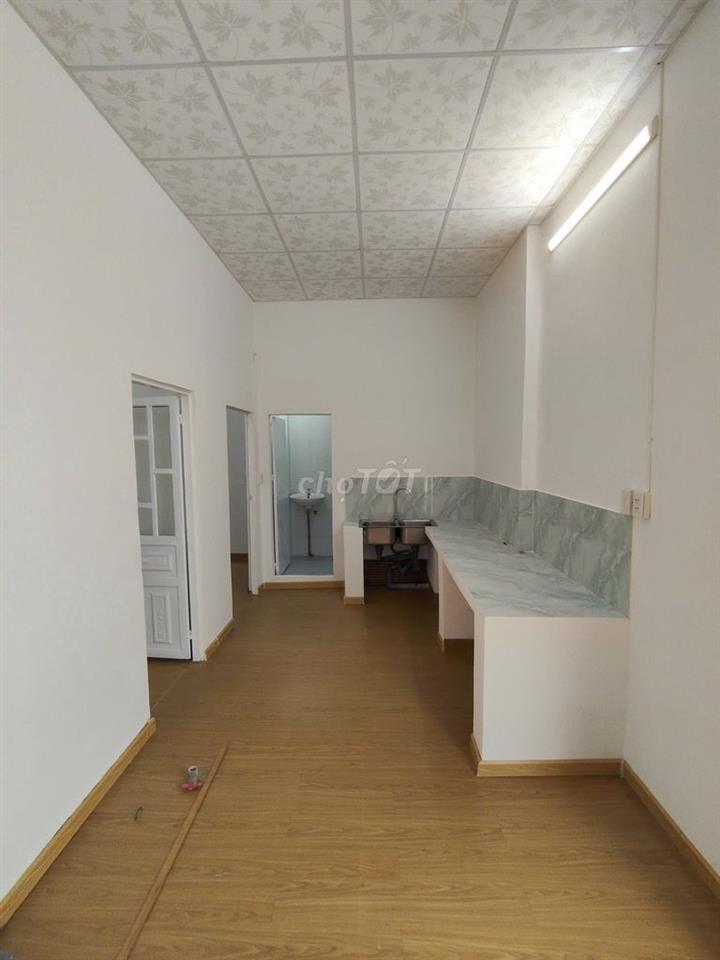 Chính chủ cần bán 208m2 đất có sẵn 2 căn nhà ở cổng KCN Mỹ Phước 3 