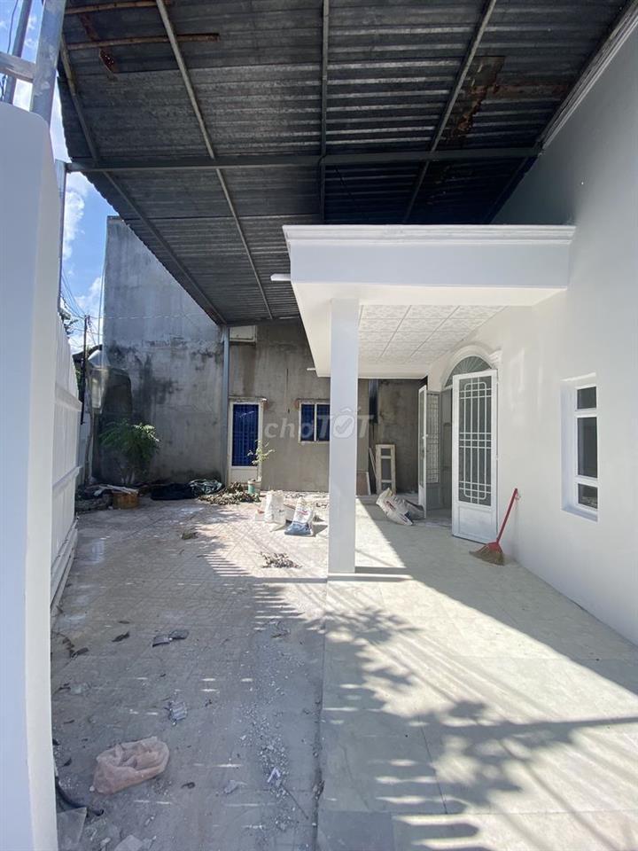 Chính chủ cần bán 208m2 đất có sẵn 2 căn nhà ở cổng KCN Mỹ Phước 3 