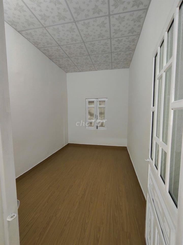 Chính chủ cần bán 208m2 đất có sẵn 2 căn nhà ở cổng KCN Mỹ Phước 3 