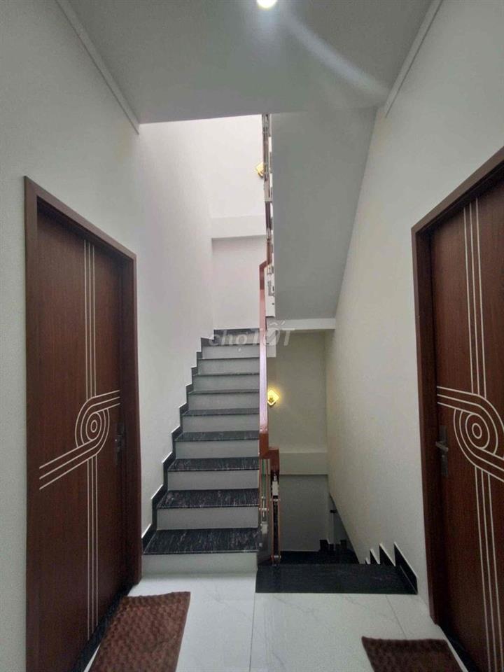 cần bán nhà 2 lầu để đi định cư bình chuẩn 28