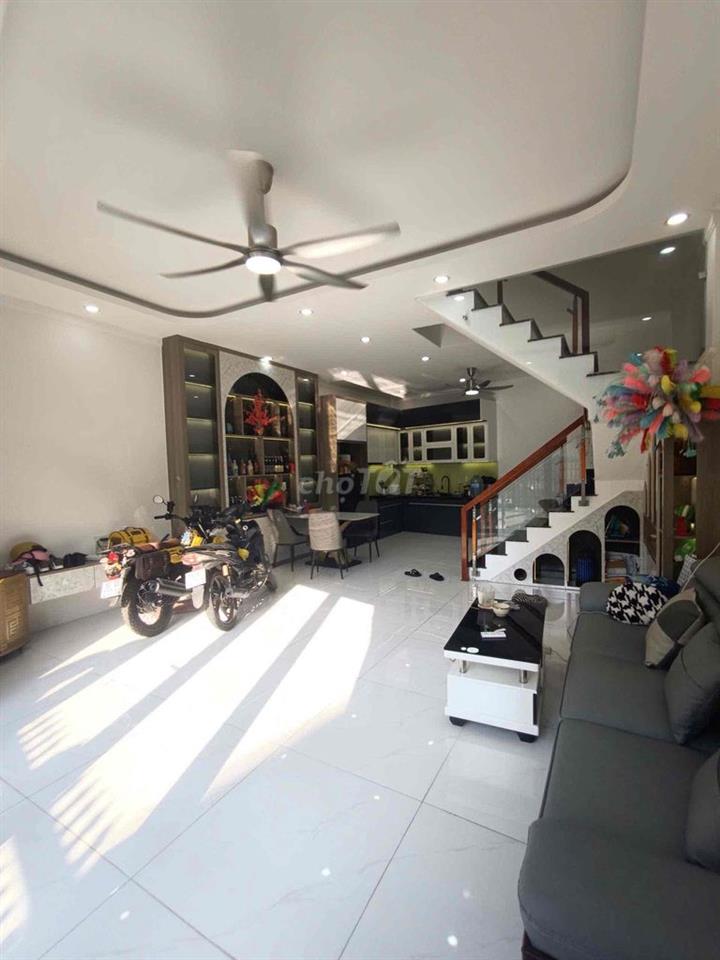 cần bán nhà 2 lầu để đi định cư bình chuẩn 28