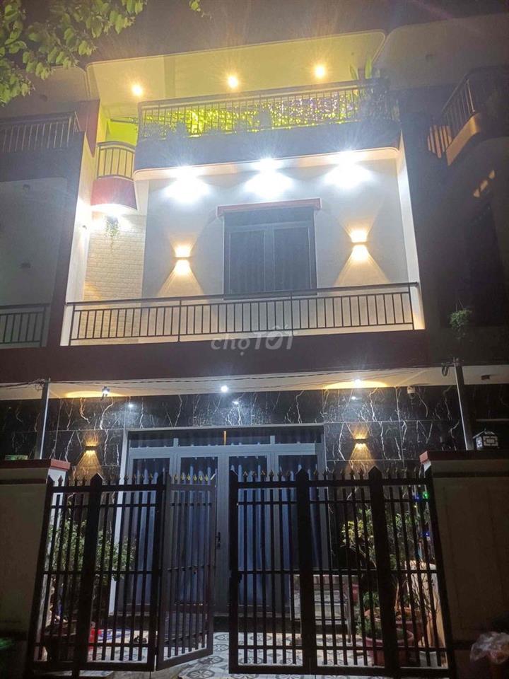 cần bán nhà 2 lầu để đi định cư bình chuẩn 28