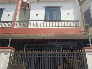 cần bán nhà 2 lầu để đi định cư bình chuẩn 28
