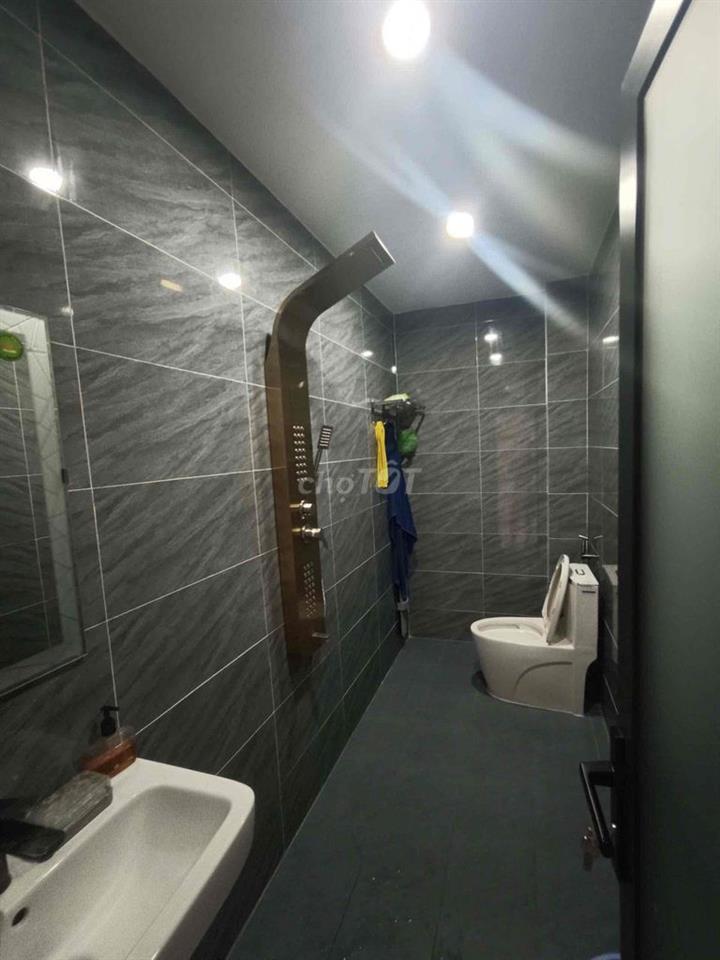 cần bán nhà 2 lầu để đi định cư bình chuẩn 28