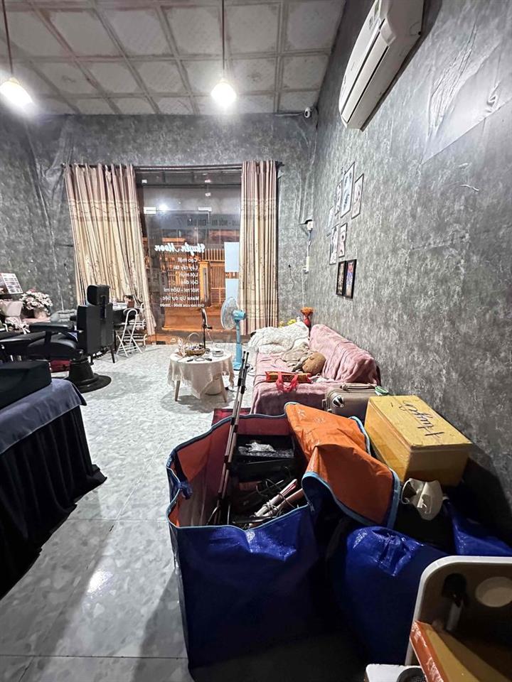 Mặt bằng kinh doanh+ ở sát chợ Hoàng Gia