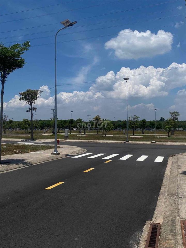 Cần bán gấp lô đất 70m2, MT DT741, gần kcn visip 2, sổ riêng.