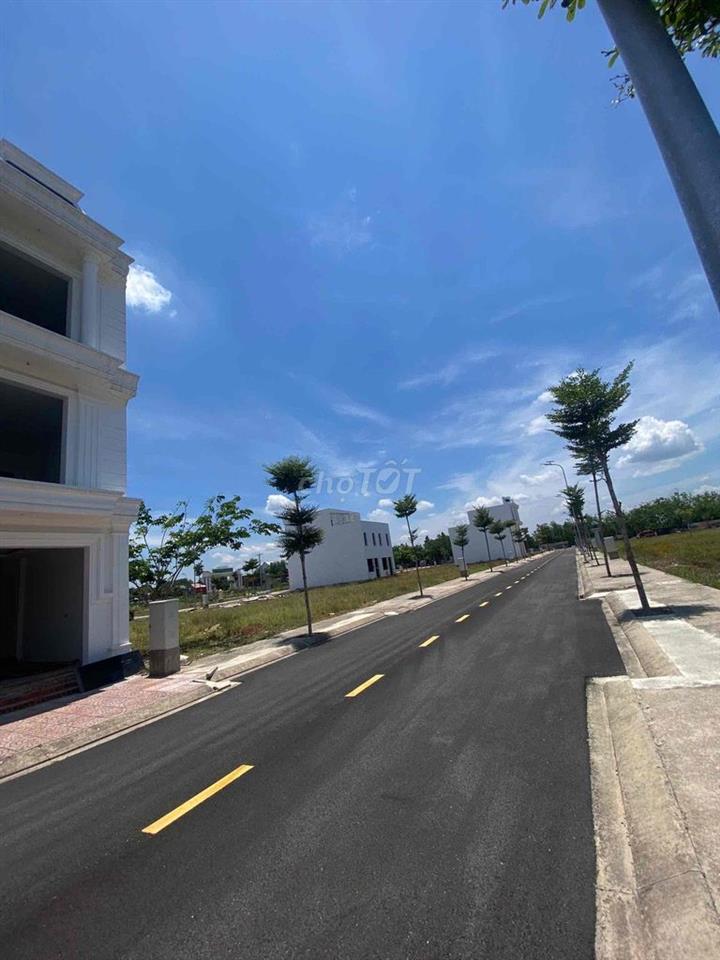 Cần bán gấp lô đất 70m2, MT DT741, gần kcn visip 2, sổ riêng.