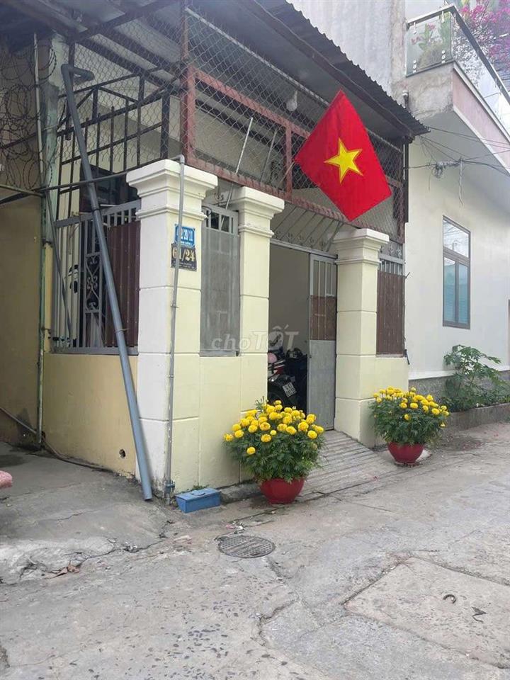 nhà ở và 6 phòng trọ cho sinh viên thuê