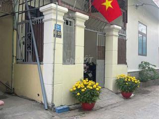 nhà ở và 6 phòng trọ cho sinh viên thuê