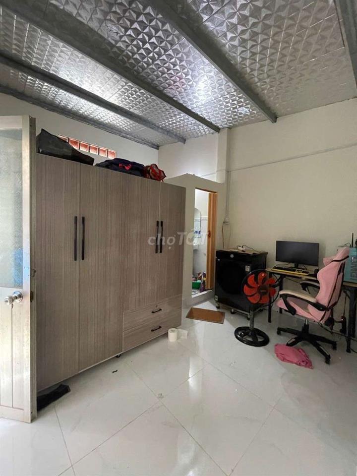 nhà ở và 6 phòng trọ cho sinh viên thuê