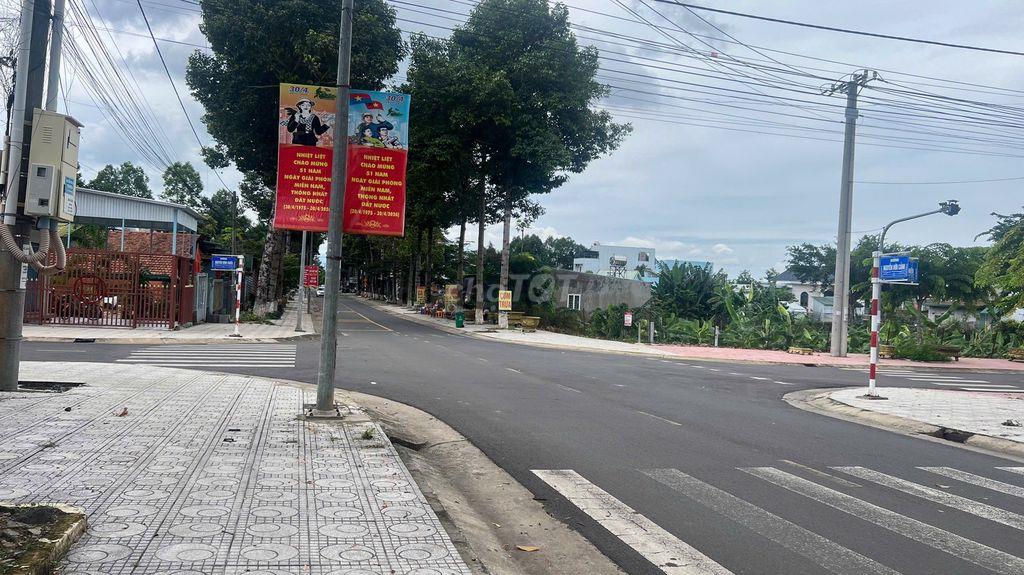 Bán gấp 300m2 thổ cư khu vực trung tâm phường