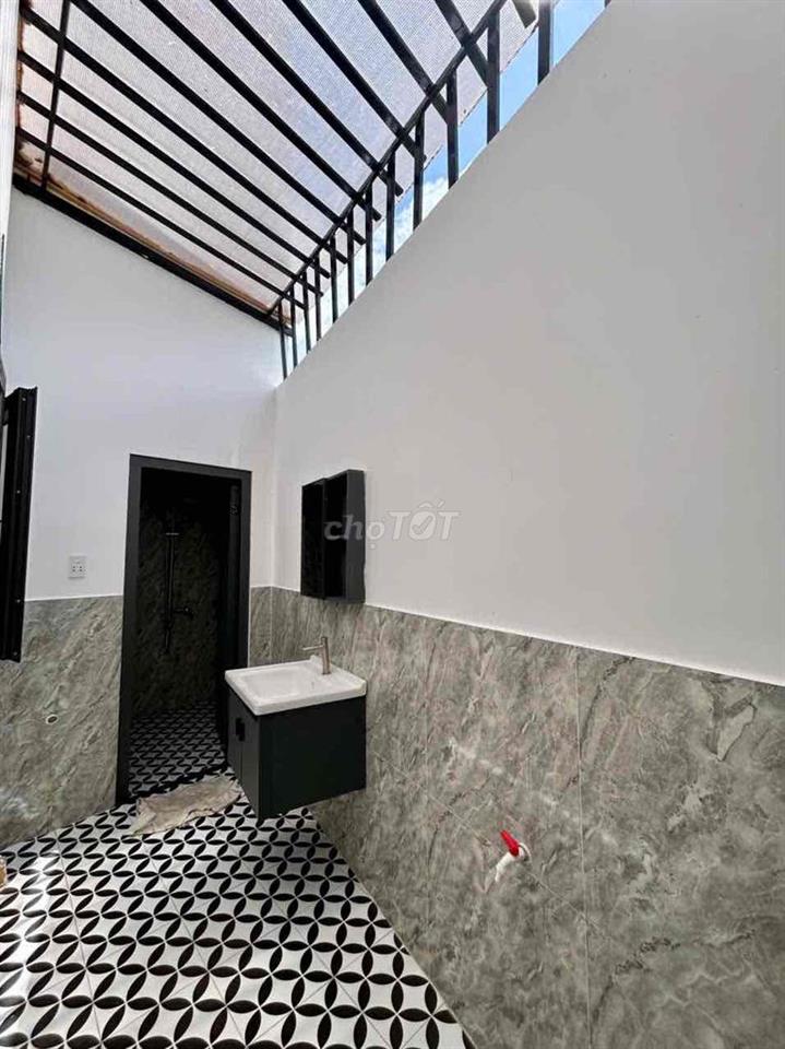 nhà ngộp cần bán gấp , ngay trung tâm