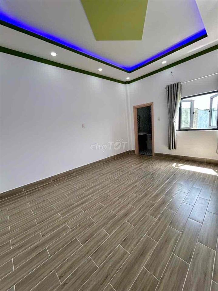 nhà ngộp cần bán gấp , ngay trung tâm