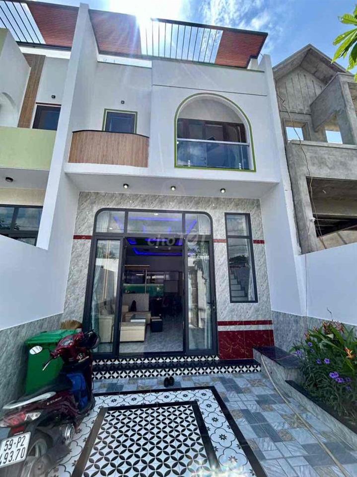 nhà ngộp cần bán gấp , ngay trung tâm