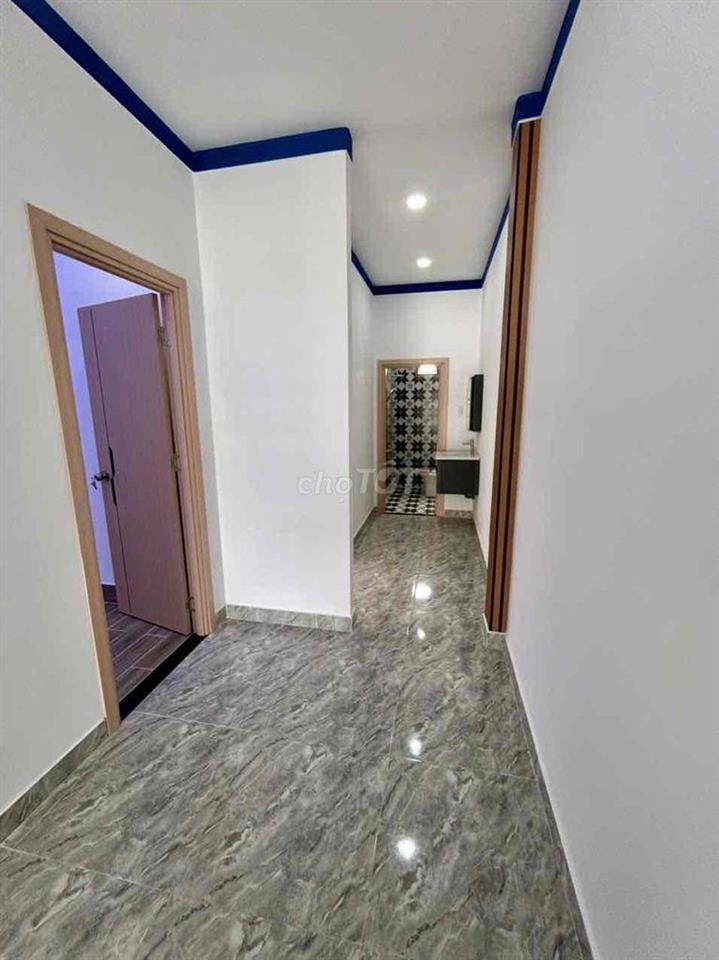 nhà ngộp cần bán gấp , ngay trung tâm