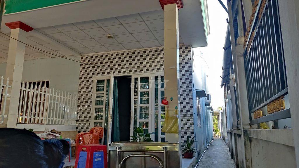 Bán nhà riêng tại xã Đức Hoà Đông, 2,4 tỷ, 151m2